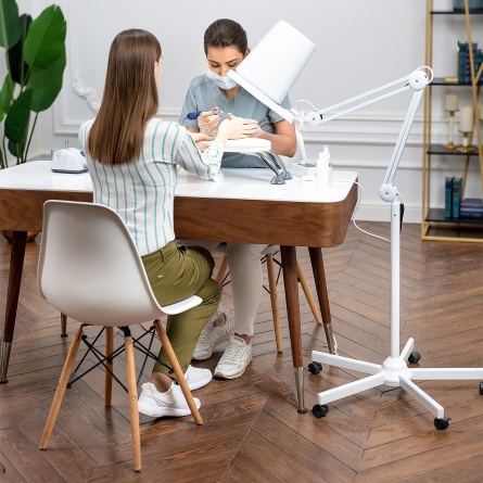 pied-roulette-4blanc-fraise-nail-shop-6