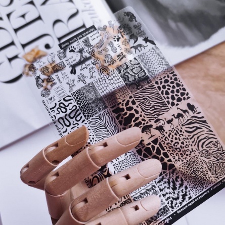 plaque stamping takida 30 fraise nail shop 2